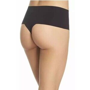 Spanx Undie-tectable  Thong  Panty Size M Black SP0115 (F-11)